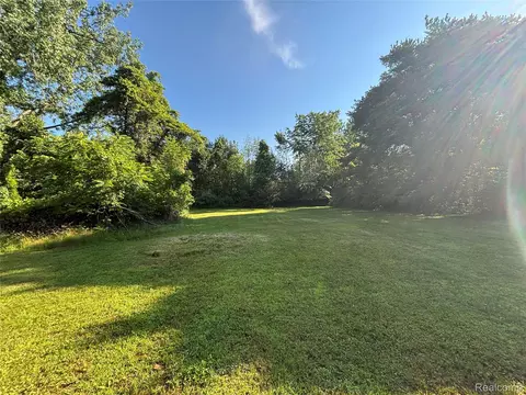 Exterior - 709 E Michigan Ave E, Au Gres, MI 48703 photo 8 of 13