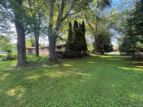 Exterior - 709 E Michigan Ave E, Au Gres, MI 48703 photo 12 of 13