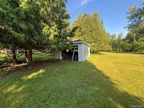 Exterior - 709 E Michigan Ave E, Au Gres, MI 48703 photo 7 of 13