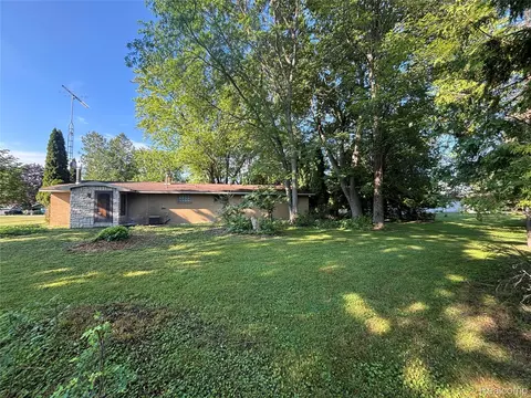 Exterior - 709 E Michigan Ave E, Au Gres, MI 48703 photo 9 of 13