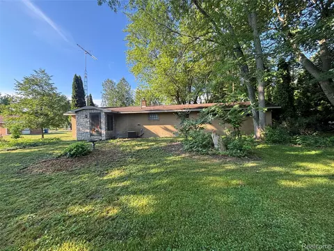 Exterior - 709 E Michigan Ave E, Au Gres, MI 48703 photo 11 of 13