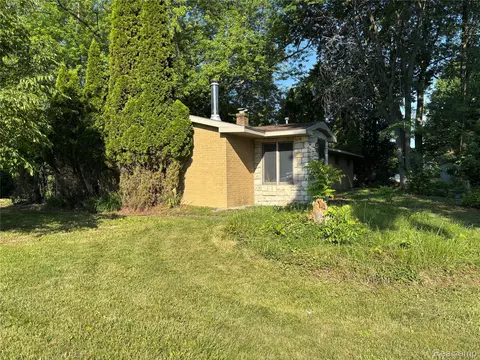 Exterior - 709 E Michigan Ave E, Au Gres, MI 48703 photo 3 of 13