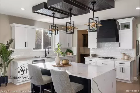 Kitchen - 50931 Mistwood Dr, Macomb, MI 48042 photo 4 of 7