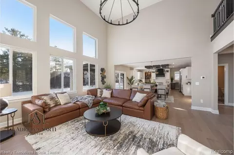 Living - 50931 Mistwood Dr, Macomb, MI 48042 photo 2 of 6