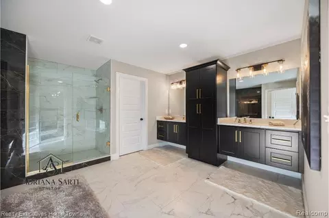 Bath - 50931 Mistwood Dr, Macomb, MI 48042 photo 4 of 5