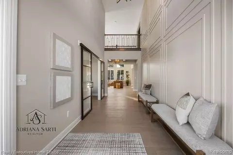 Entry Way - 50931 Mistwood Dr, Macomb, MI 48042 photo 2 of 13