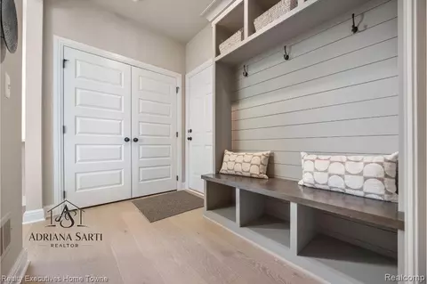 Entry Way - 50931 Mistwood Dr, Macomb, MI 48042 photo 9 of 13