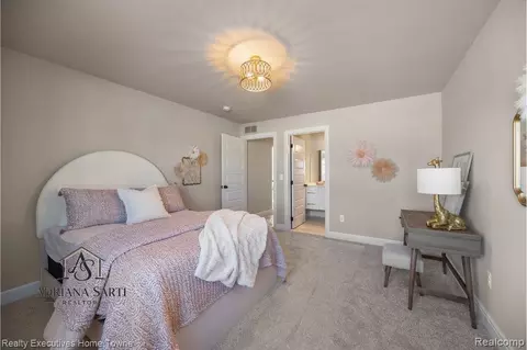 Bedroom - 50931 Mistwood Dr, Macomb, MI 48042 photo 2 of 7