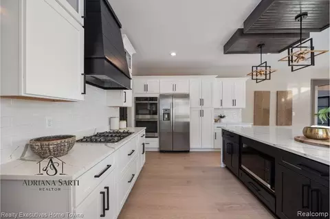 Kitchen - 50931 Mistwood Dr, Macomb, MI 48042 photo 5 of 7