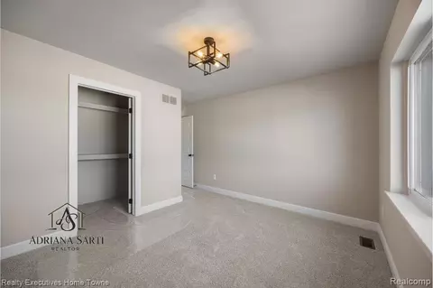 Bedroom - 50931 Mistwood Dr, Macomb, MI 48042 photo 6 of 7