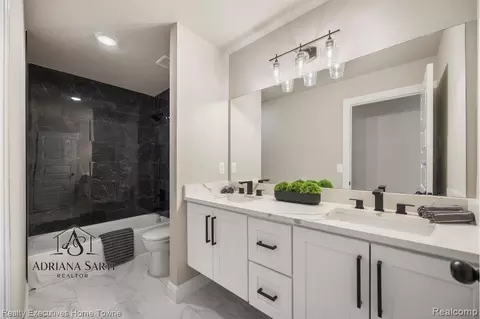 Bath - 50931 Mistwood Dr, Macomb, MI 48042 photo 2 of 5