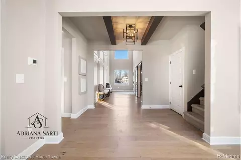 Entry Way - 50931 Mistwood Dr, Macomb, MI 48042 photo 3 of 13