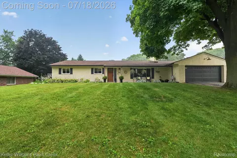 2935 Saint Jude Dr, Waterford, MI 48329