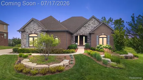 478 Overlook Dr, Oxford, MI 48371