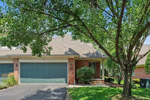 521 Macwilliams Ln #11, Royal Oak, MI 48067