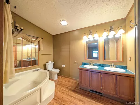 Bath - 4024 E 54th St, Mount Morris, MI 48458 photo 2 of 4