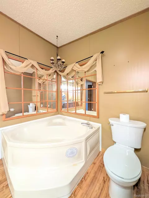 Bath - 4024 E 54th St, Mount Morris, MI 48458 photo 4 of 4