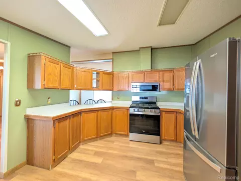 Kitchen - 4024 E 54th St, Mount Morris, MI 48458 photo 4 of 4