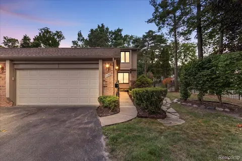 31456 Hunters Circle Dr #22, Farmington Hills, MI 48334