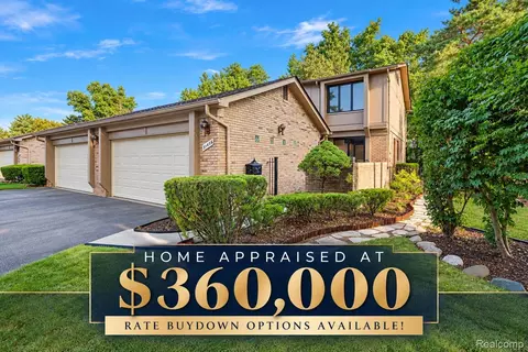 31456 Hunters Circle Dr, Farmington Hills, MI 48334
