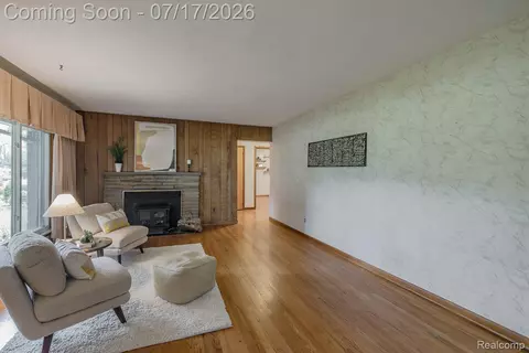 Living - 5511 Wright Dr, Troy, MI 48098 photo 3 of 5