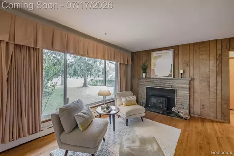 Living - 5511 Wright Dr, Troy, MI 48098 photo 1 of 5
