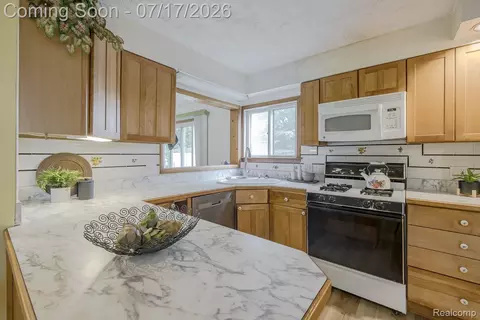 Kitchen - 5511 Wright Dr, Troy, MI 48098 photo 1 of 5