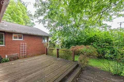 Exterior - 5511 Wright Dr, Troy, MI 48098 photo 4 of 6