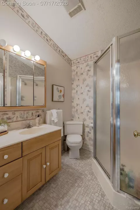 Bath - 5511 Wright Dr, Troy, MI 48098 photo 2 of 2