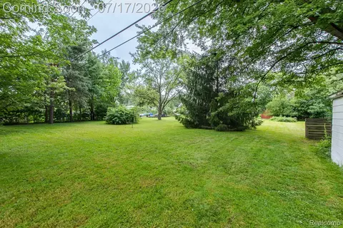 Exterior - 5511 Wright Dr, Troy, MI 48098 photo 6 of 6