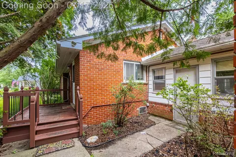 Exterior - 5511 Wright Dr, Troy, MI 48098 photo 2 of 6