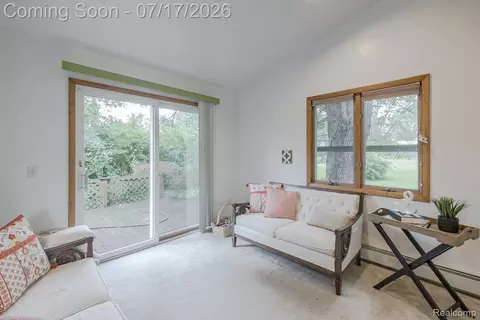 Living - 5511 Wright Dr, Troy, MI 48098 photo 5 of 5