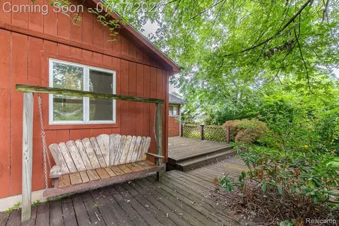 Exterior - 5511 Wright Dr, Troy, MI 48098 photo 5 of 6