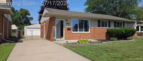 220 S Wildwood St, Westland, MI 48186