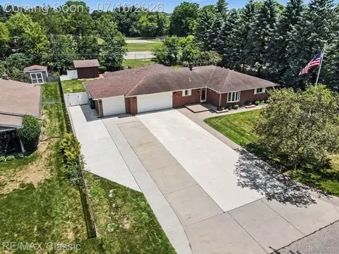 22900 Valerie St, Lyon, MI 48178