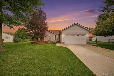 33890 Walter St, Clinton Township, MI 48035