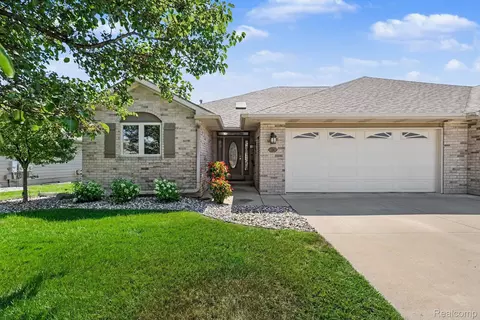 28 Millpond Trl, Saginaw, MI 48603