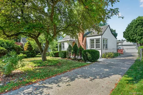 28805 Melvin St, Roseville, MI 48066