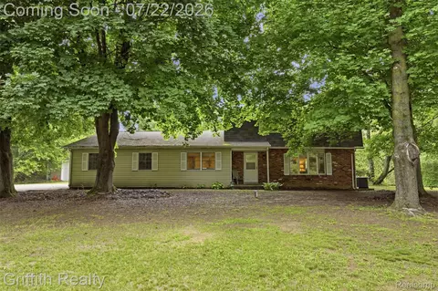 10591 Silver Lake Rd, Green Oak, MI 48116