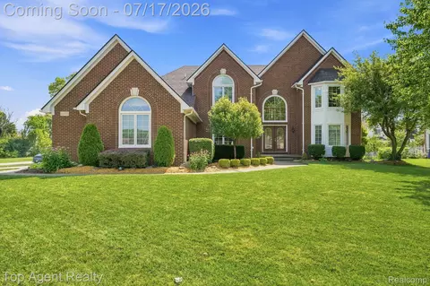 42316 Locklin Dr, Sterling Heights, MI 48314