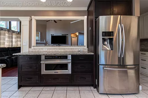 Kitchen - 17576 Canvasback Dr, Macomb, MI 48044 photo 4 of 6