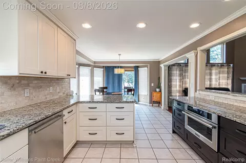 Kitchen - 17576 Canvasback Dr, Macomb, MI 48044 photo 6 of 6