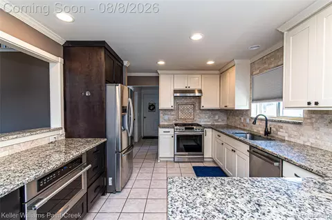 Kitchen - 17576 Canvasback Dr, Macomb, MI 48044 photo 3 of 6