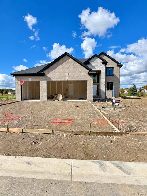35029 Cygnet Cir, Richmond, MI 48062