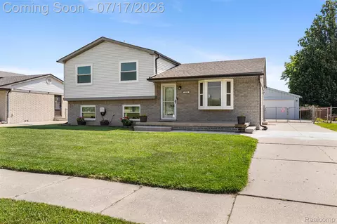 29530 Mitchell Dr, Roseville, MI 48066