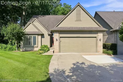 24597 Edgewood Dr, Novi, MI 48374