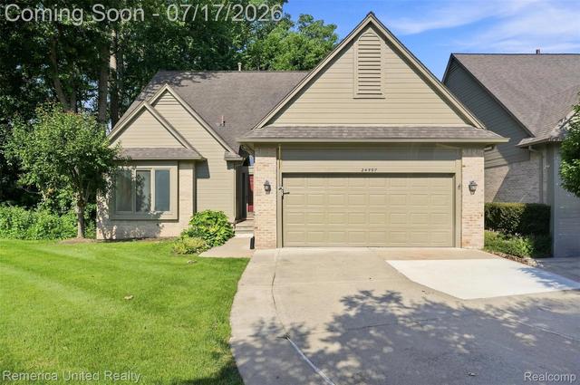 24597 Edgewood Dr, Novi, MI 48374