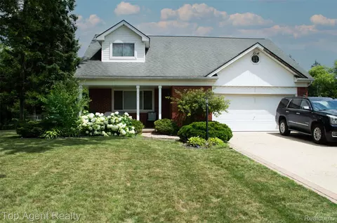 36218 Paddock Dr, Clinton Township, MI 48035