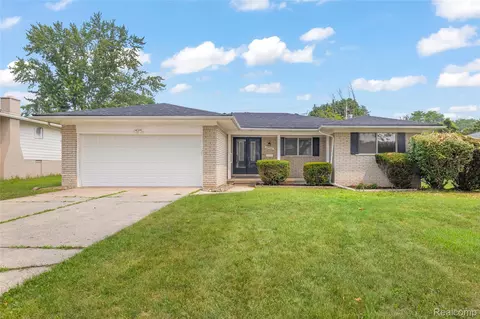 29540 Sharon Ln, Southfield, MI 48076
