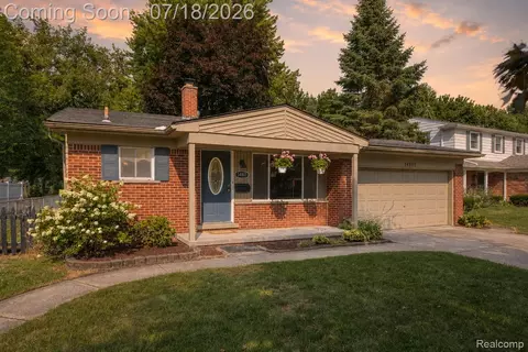 14801 Greenbriar Ct, Plymouth, MI 48170